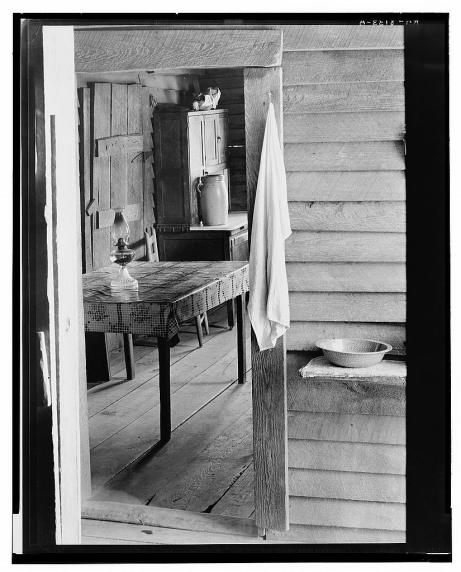 Library of Congress, Prints & Photographs Division, FSA/OWI Collection, LC-USF342-T01-008133 (b&w film dup. neg.)